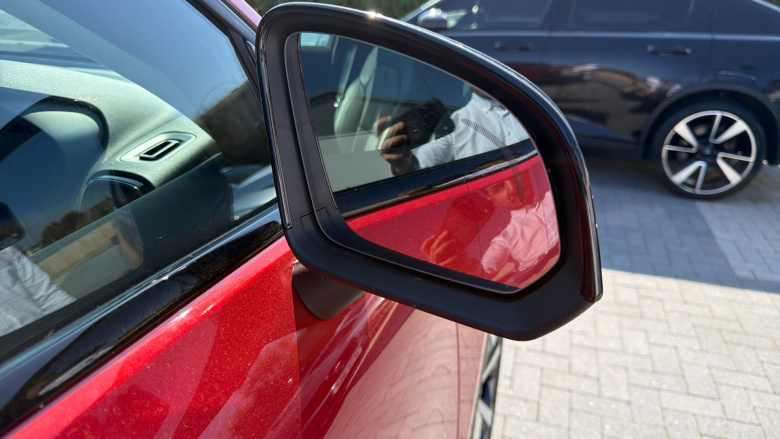 Volvo XC40 2.0 B4P Ultimate Dark 5dr Auto Petrol Estate